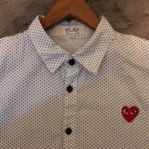 Sleeveless CDG Play (Comme Des Garçons) button up (fits XL) - Picture 2 of 2